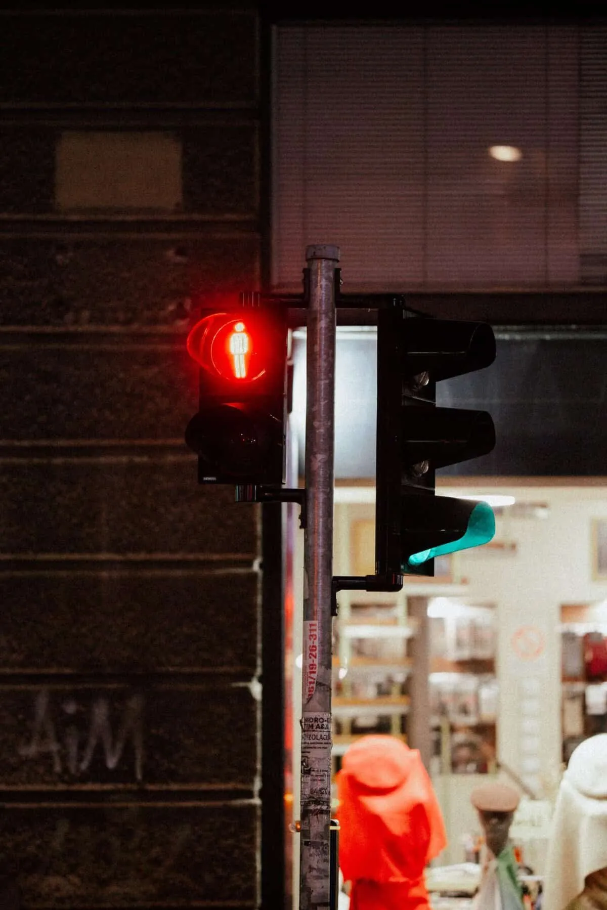 20461 tarantula feeding